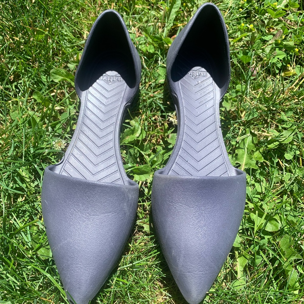 Native flats in plum